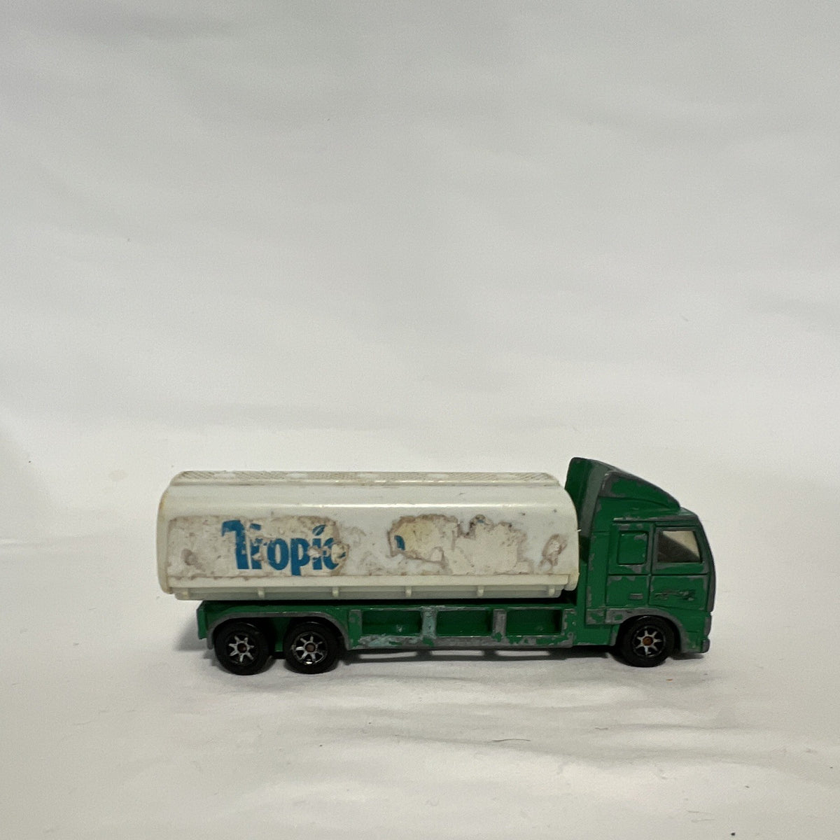 Hot Wheels Tropicana Advertising Diecast Delivery Truck Toy Green & White1