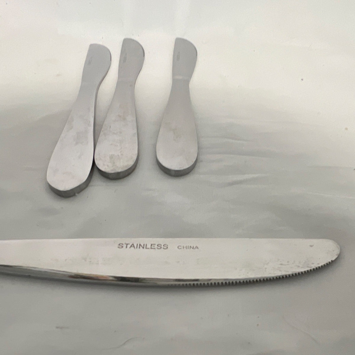 Set of 4 Stainless Steel Serrated Steak Knives, Silver1