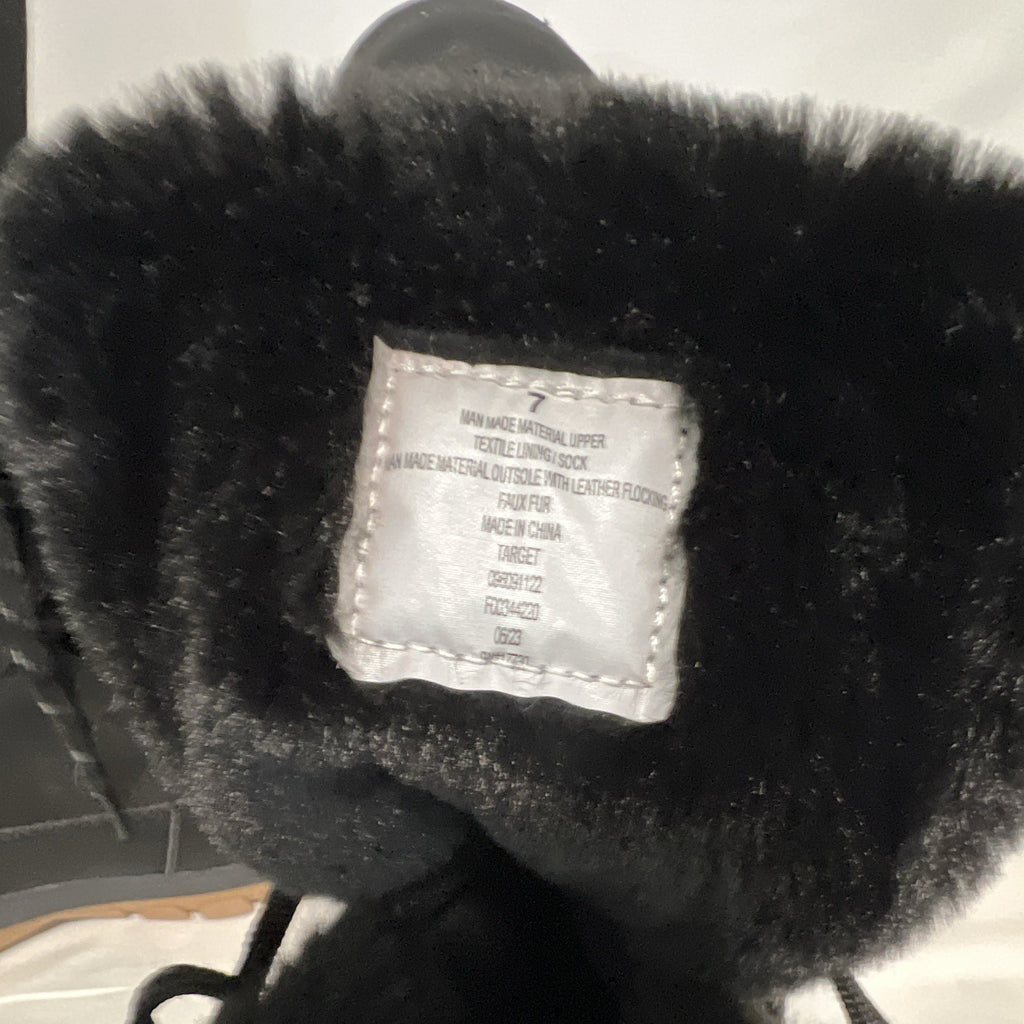 Universal Thread Goods Black Lace-Up Faux Fur Lined Mid-Calf Winter Boots Size 72
