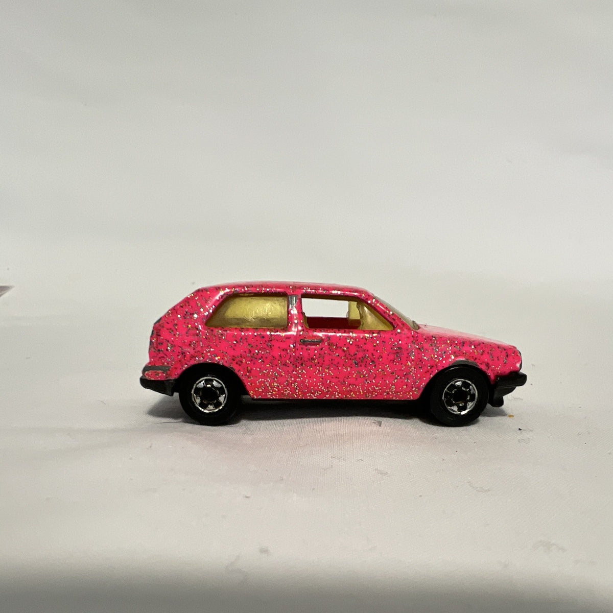  Vintage Hot Wheels 1989 Volkswagen Golf Mk2 Hot Pink Sparkle Metalflake Diecast